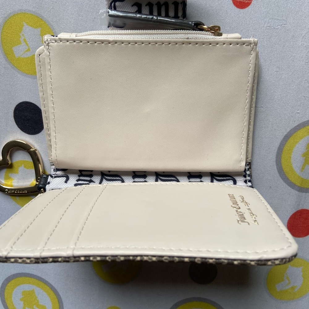 Juicy Couture Cream Wallet with Heart Keychain - Picture 3 of 6
